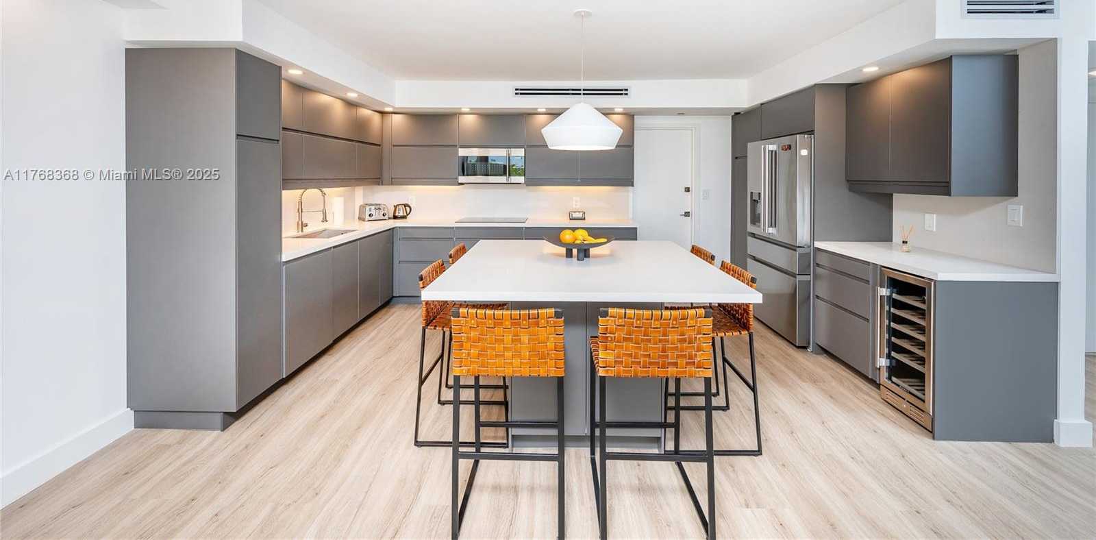 Small Image of 199 OCEAN LANE DR #706, Key Biscayne Number 6