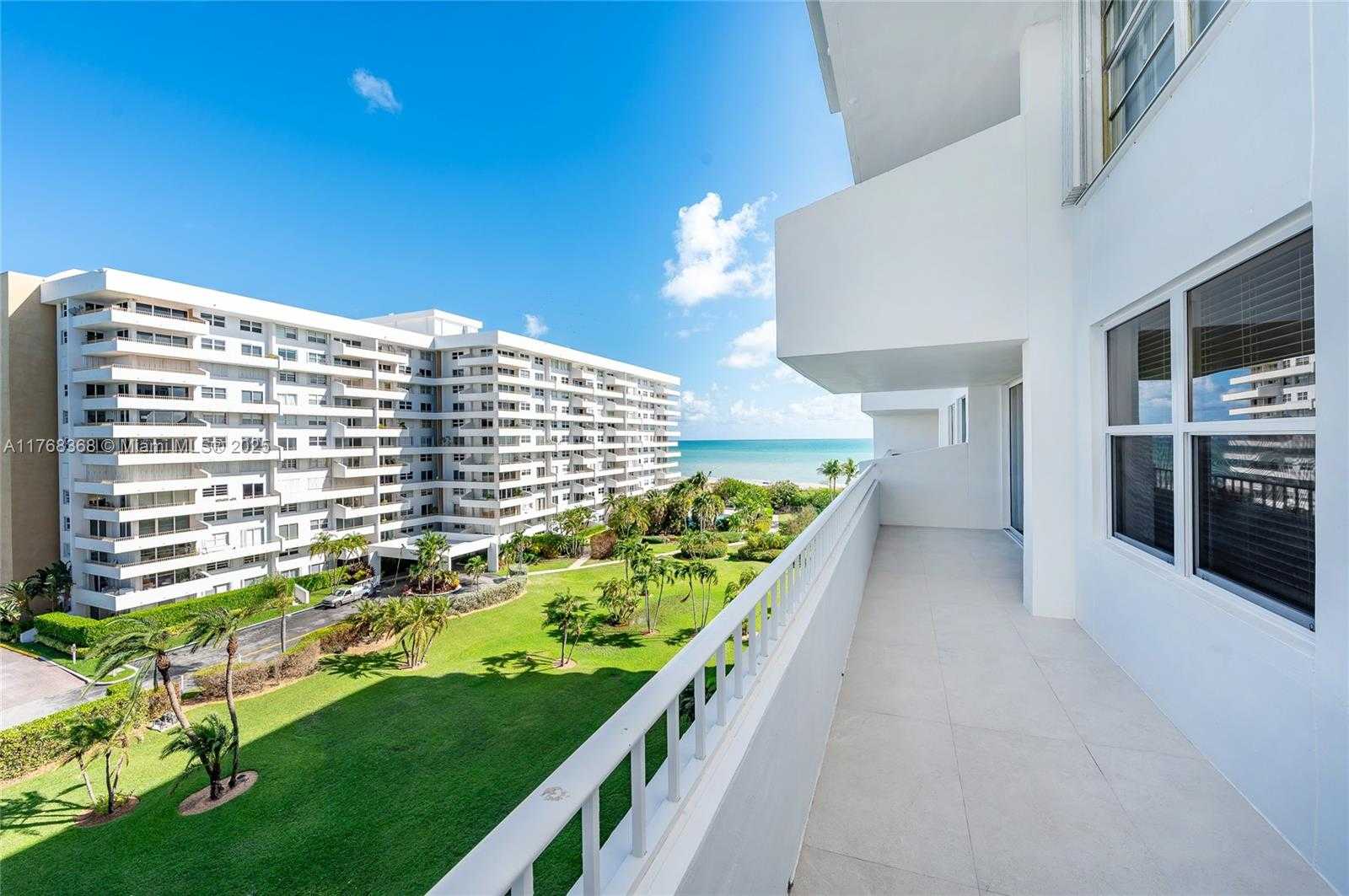 Small Image of 199 OCEAN LANE DR #706, Key Biscayne Number 9