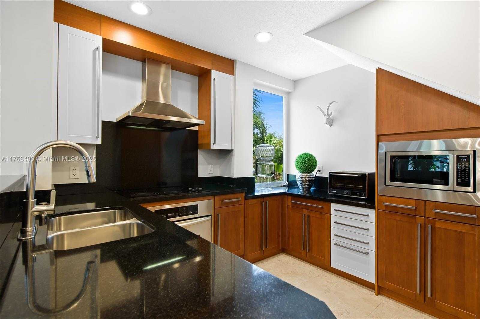 Small Image of 306 SE 8th Ave, Fort Lauderdale, FL 33301, USA Number 11