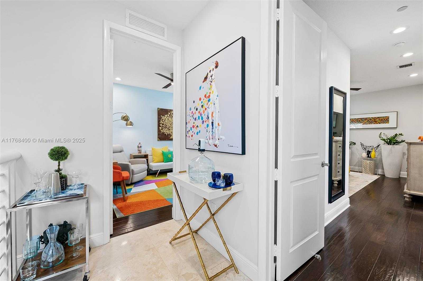 Small Image of 306 SE 8th Ave, Fort Lauderdale, FL 33301, USA Number 14