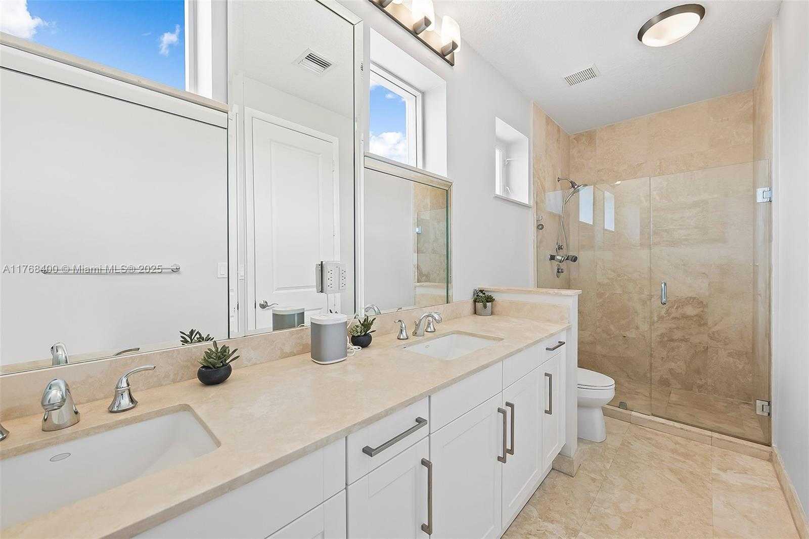 Small Image of 306 SE 8th Ave, Fort Lauderdale, FL 33301, USA Number 17
