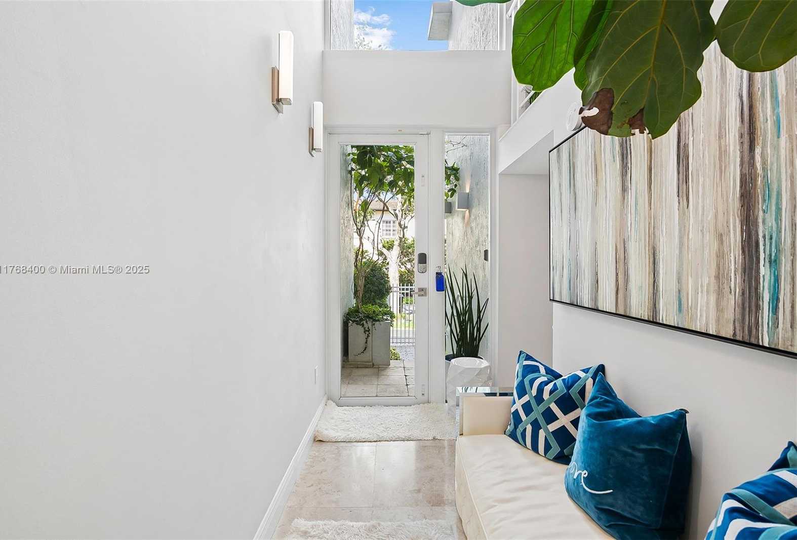 Small Image of 306 SE 8th Ave, Fort Lauderdale, FL 33301, USA Number 4