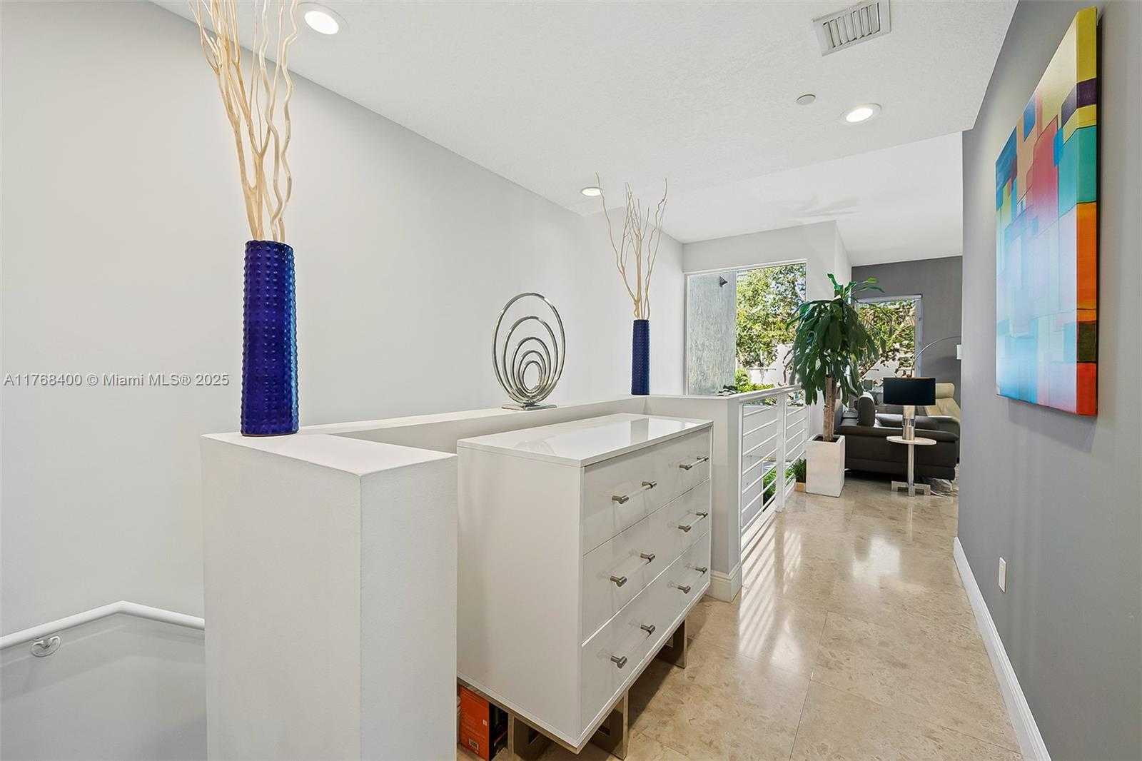 Small Image of 306 SE 8th Ave, Fort Lauderdale, FL 33301, USA Number 6