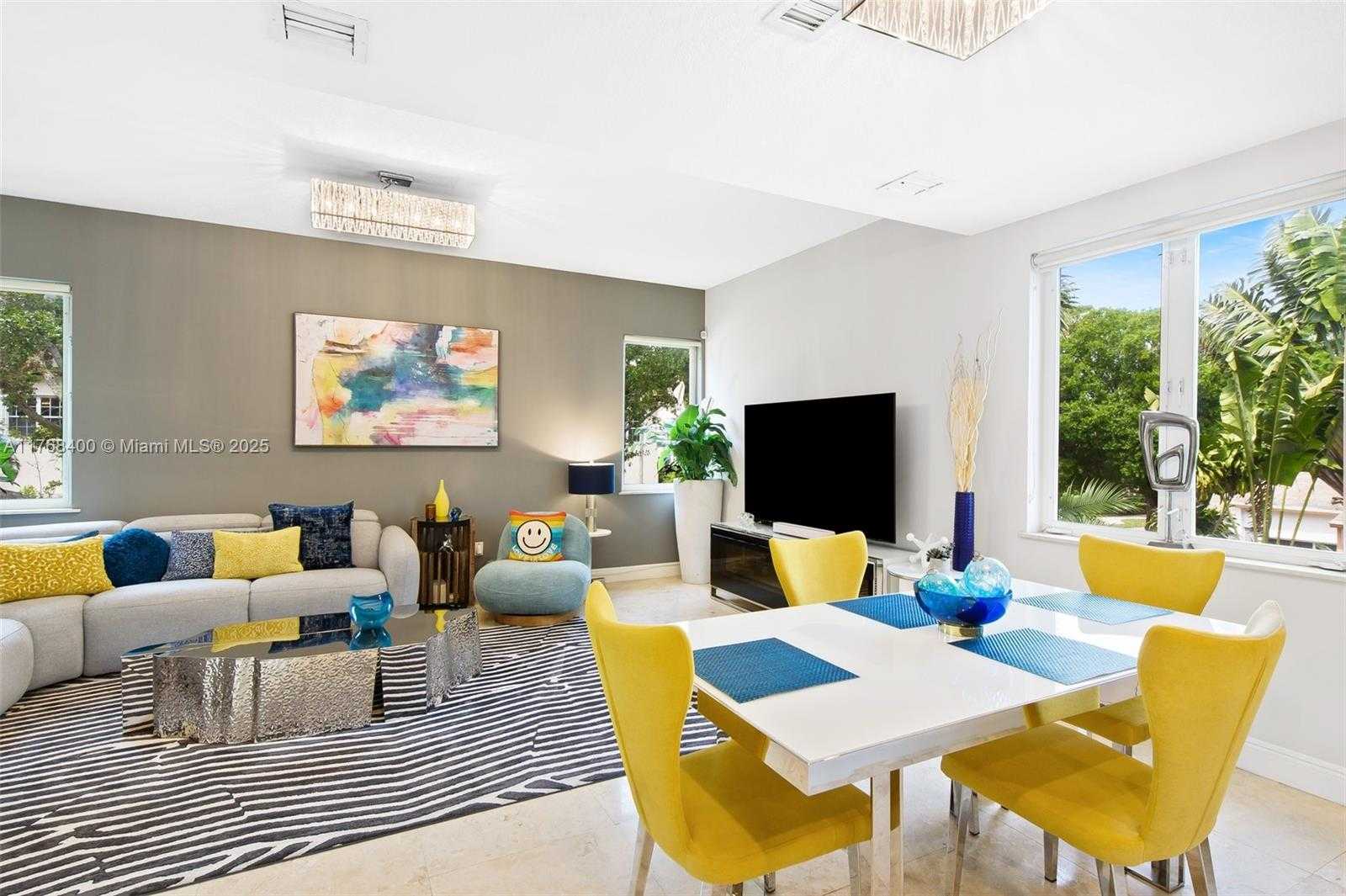 Small Image of 306 SE 8th Ave, Fort Lauderdale, FL 33301, USA Number 8