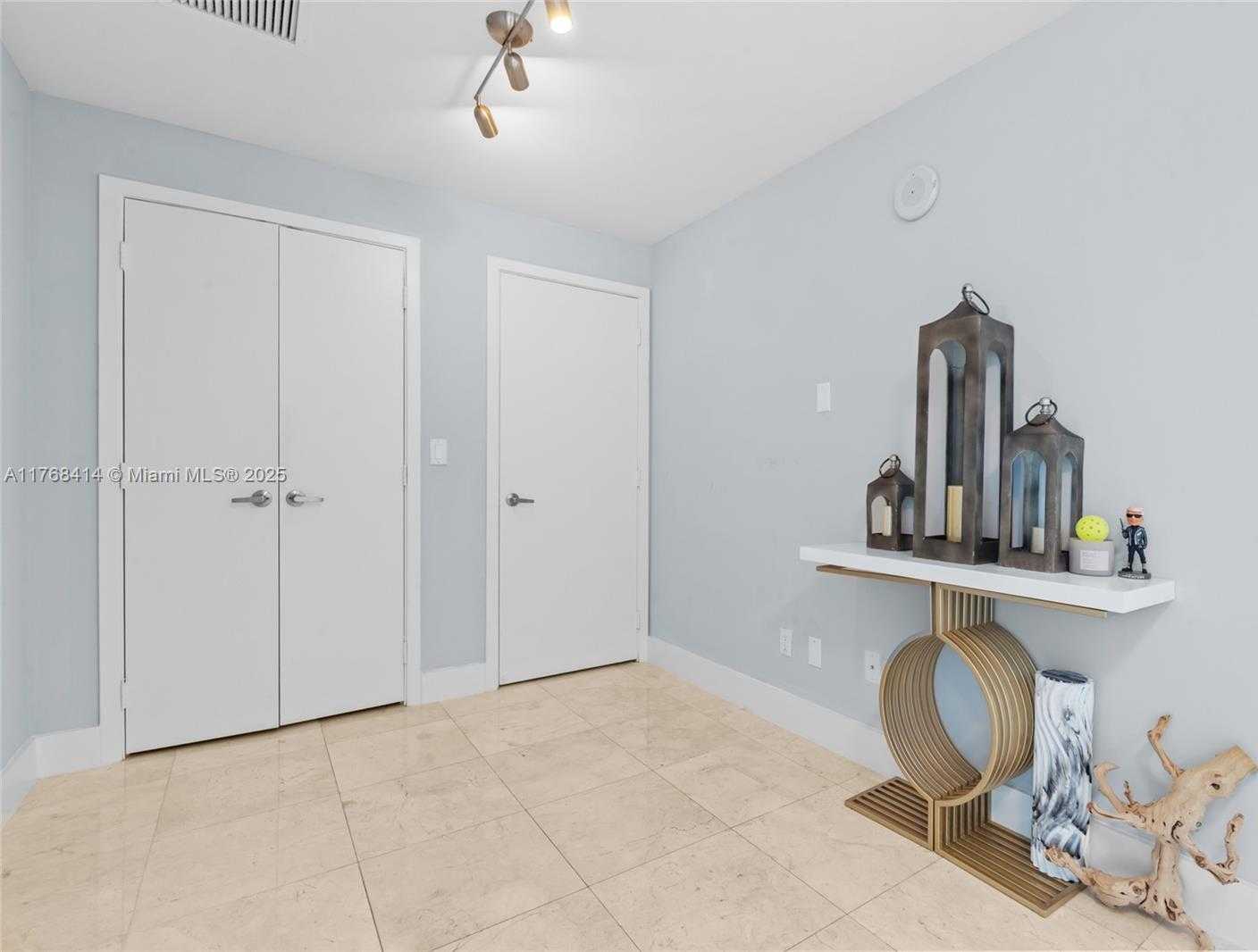 Small Image of 888 #4203, Miami Number 12