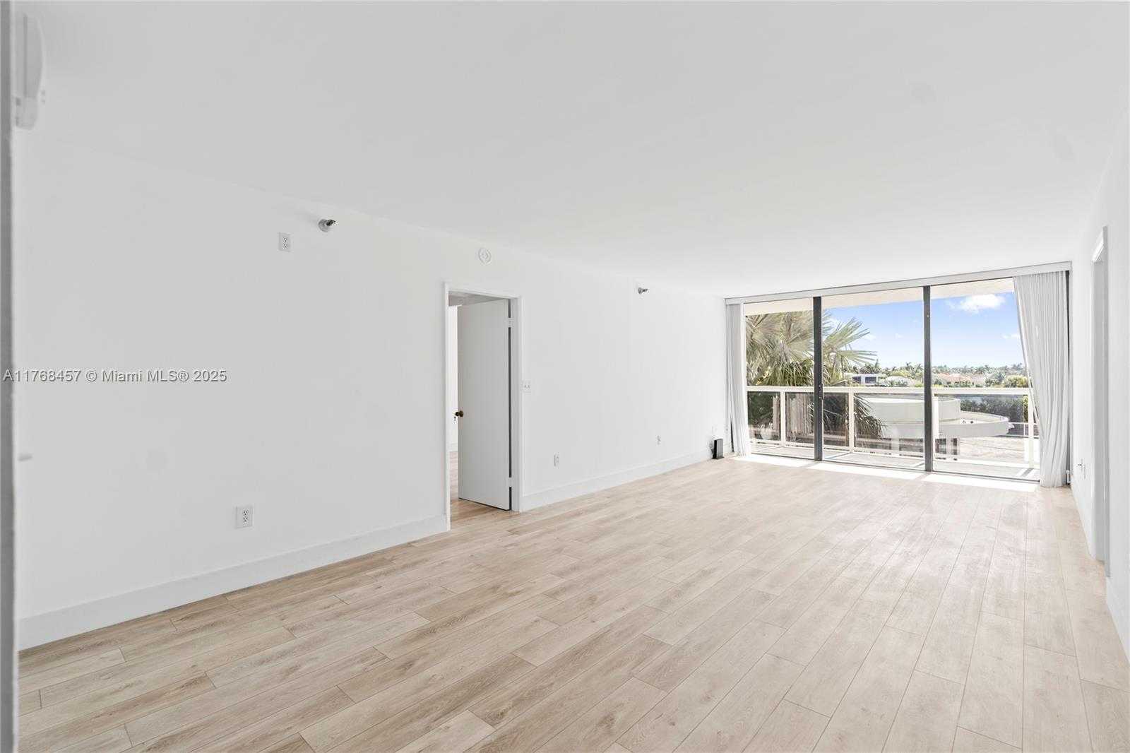 Small Image of 20505 EAST COUNTRY CLUB DR #434, Aventura Number 2