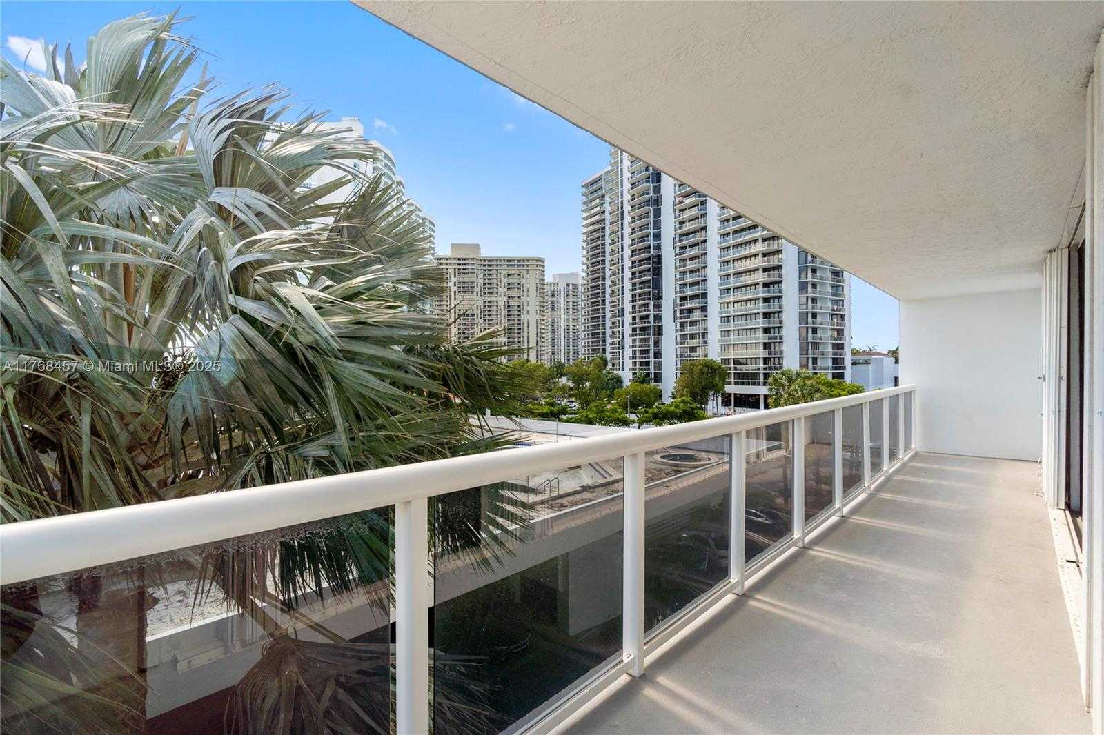 Small Image of 20505 EAST COUNTRY CLUB DR #434, Aventura Number 26