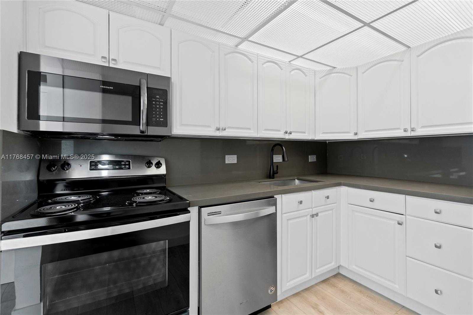 Small Image of 20505 EAST COUNTRY CLUB DR #434, Aventura Number 7