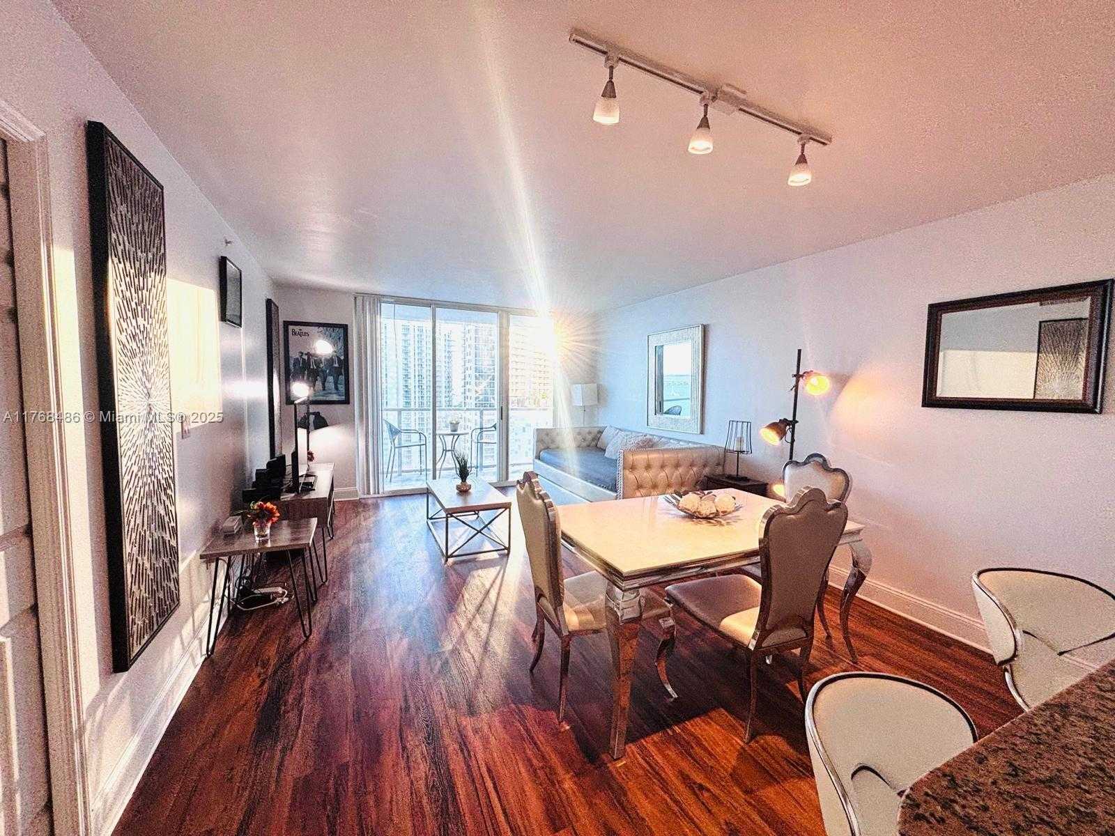 Small Image of 1155 BRICKELL BAY DR #1805, Miami Number 3
