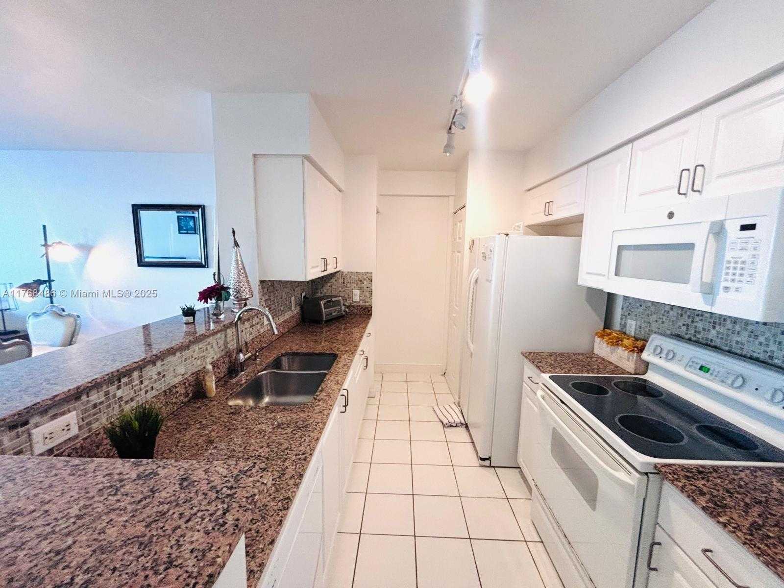 Small Image of 1155 BRICKELL BAY DR #1805, Miami Number 6