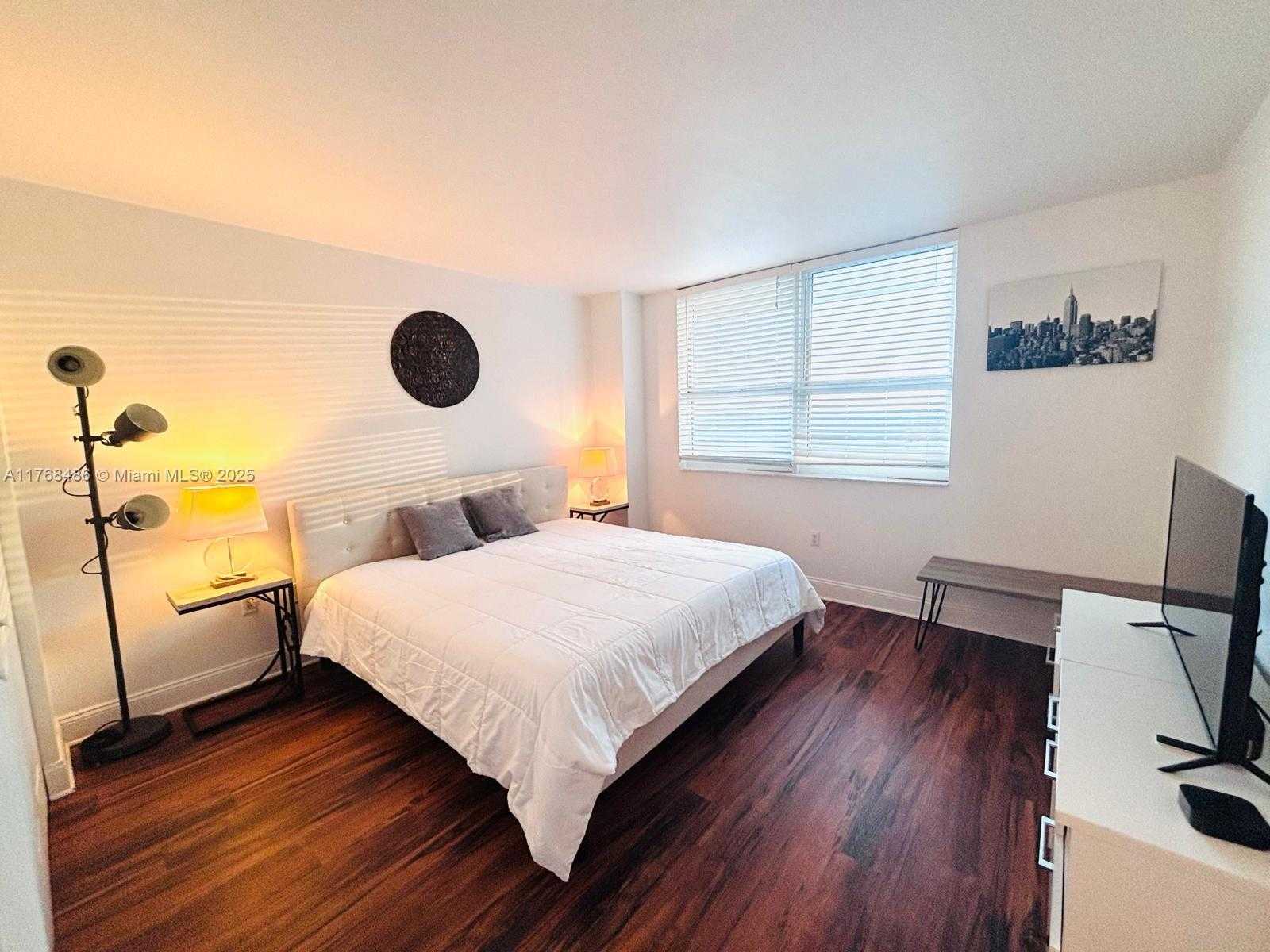 Small Image of 1155 BRICKELL BAY DR #1805, Miami Number 7