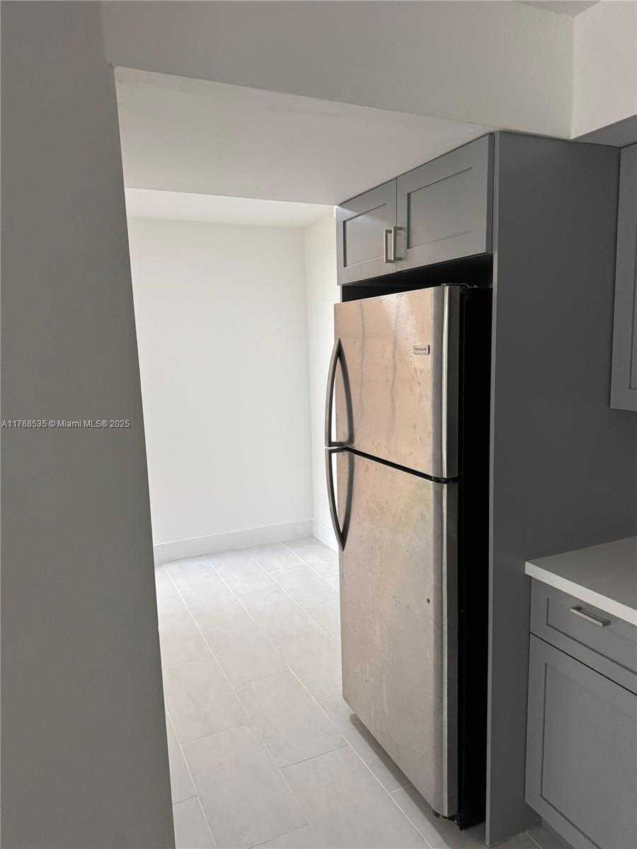 Small Image of 1280 SOUTH ALHAMBRA CIR #2209, Coral Gables Number 3
