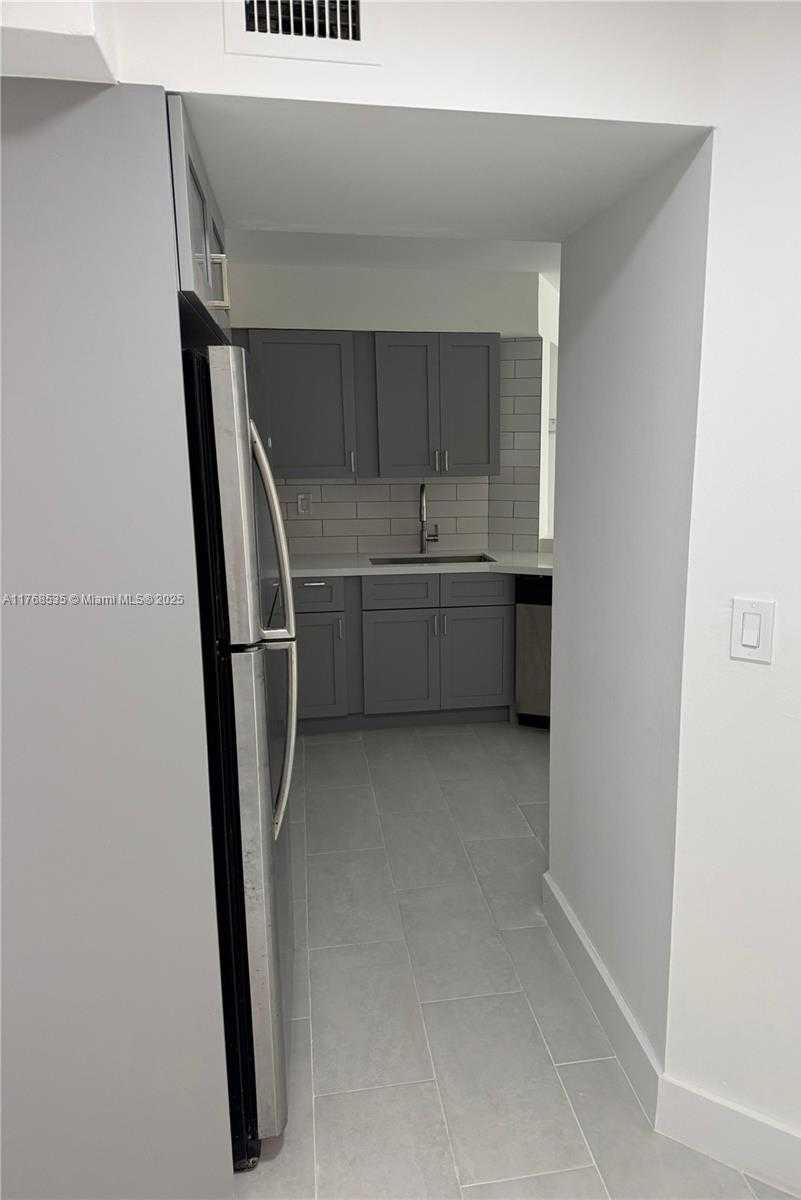 Small Image of 1280 SOUTH ALHAMBRA CIR #2209, Coral Gables Number 4