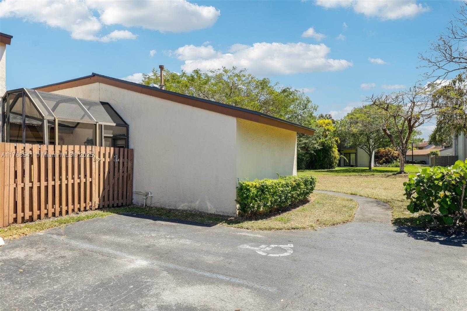 Small Image of 11514 SOUTH WEST 109TH RD #37Z, Miami Number 19