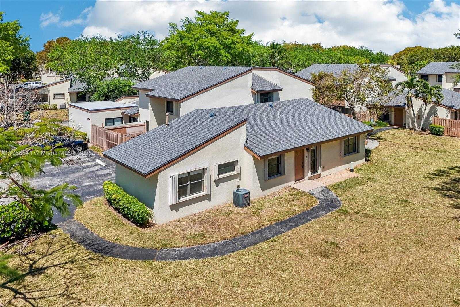 Small Image of 11514 SOUTH WEST 109TH RD #37Z, Miami Number 3