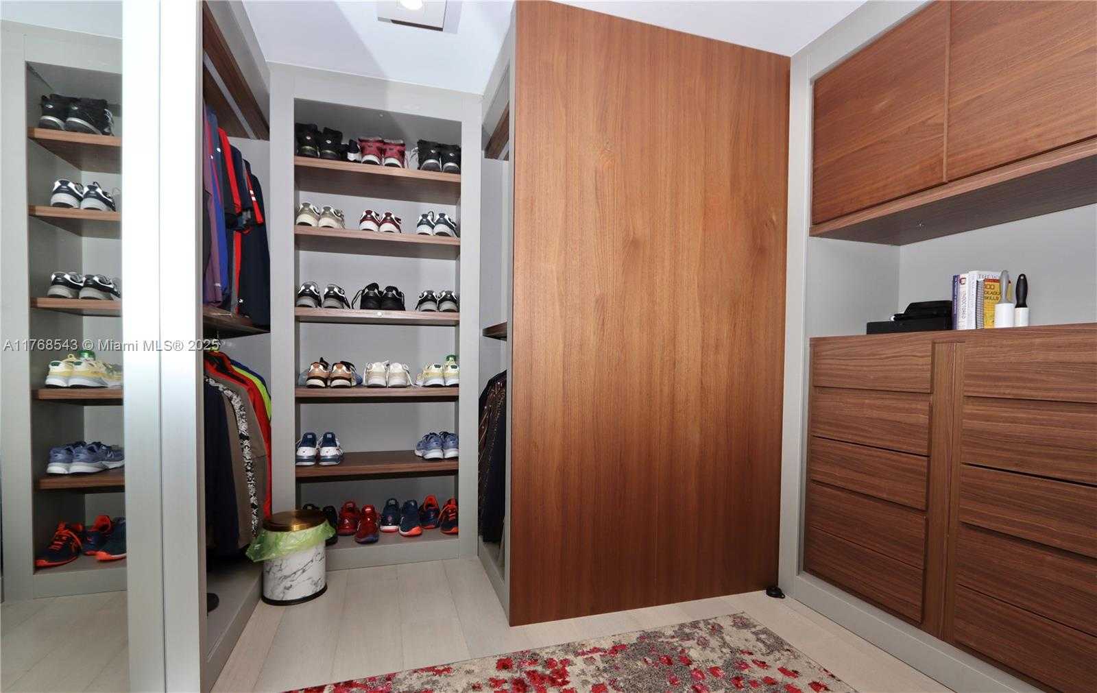 Small Image of 321 OCEAN DR #502, Miami Beach Number 25