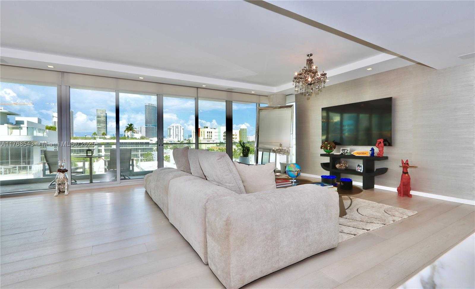 Small Image of 321 OCEAN DR #502, Miami Beach Number 3