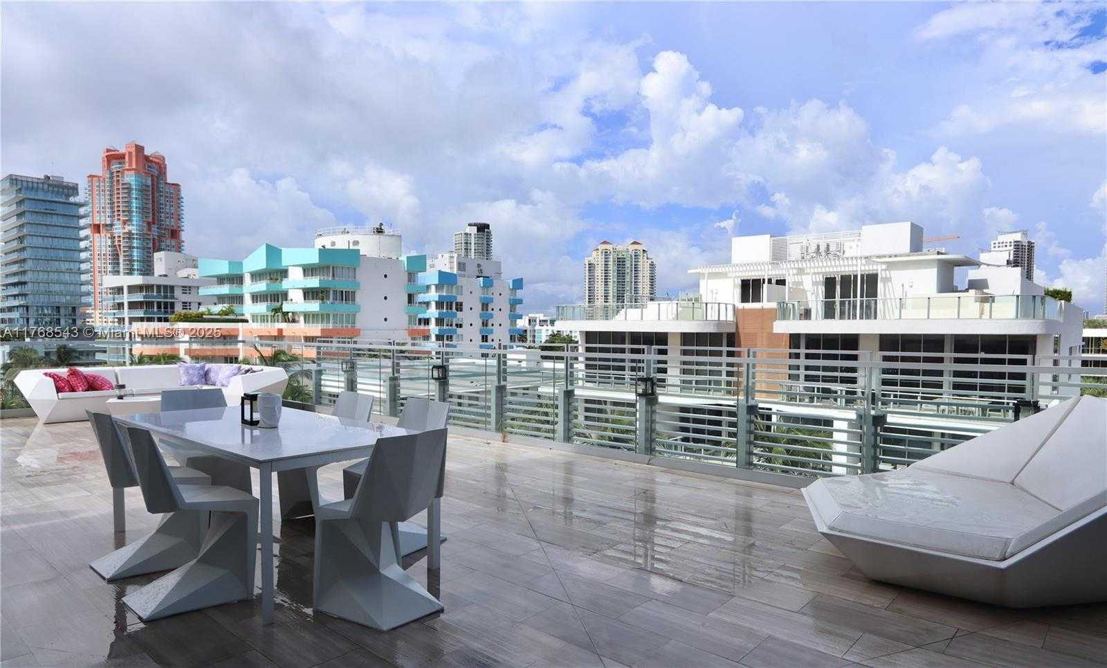 Small Image of 321 OCEAN DR #502, Miami Beach Number 4