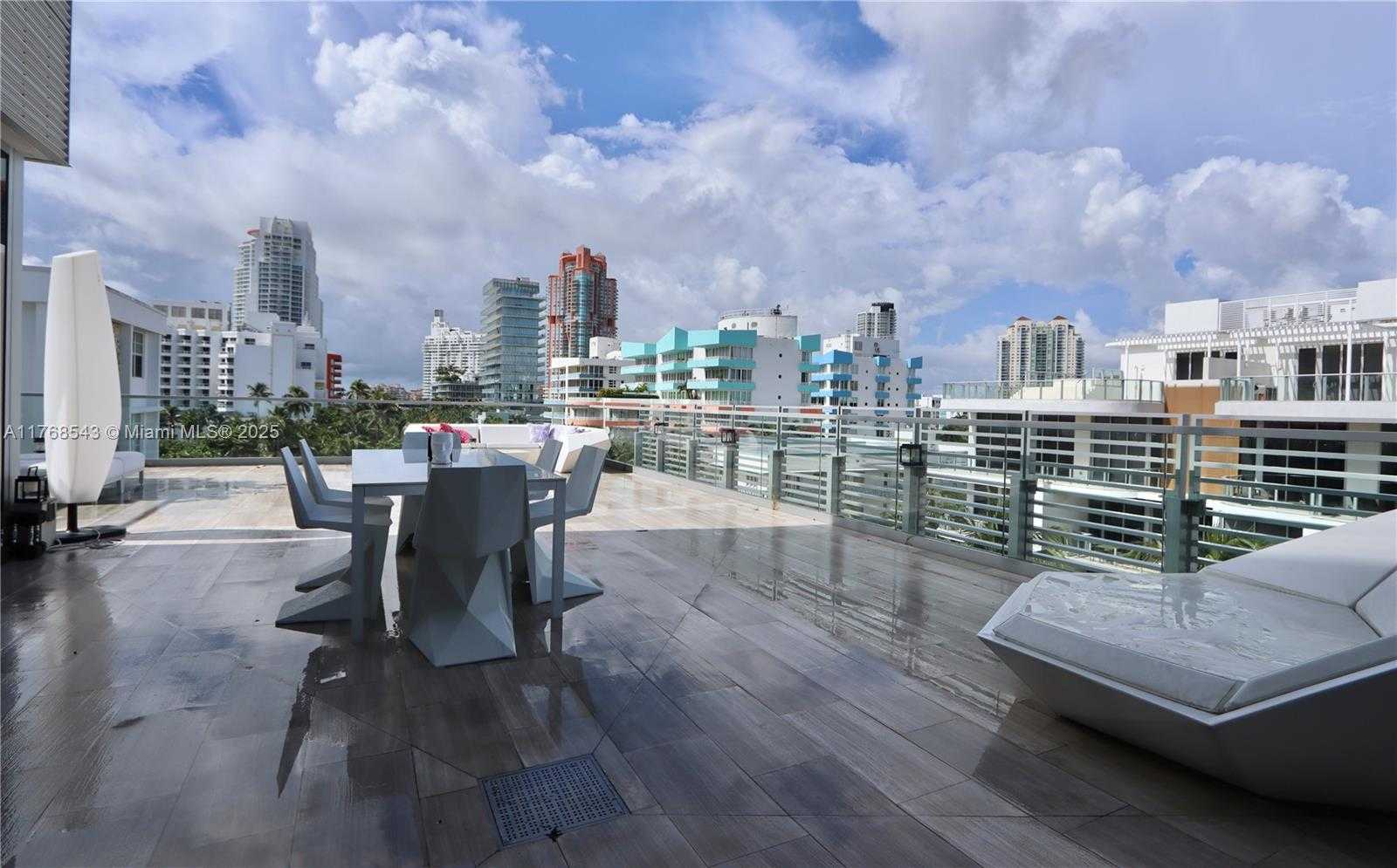 Small Image of 321 OCEAN DR #502, Miami Beach Number 5
