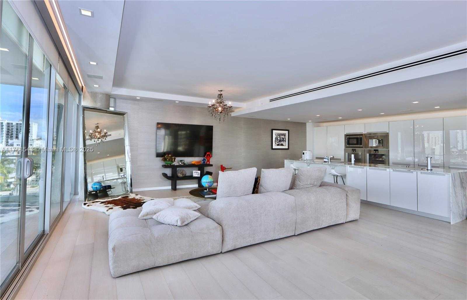Small Image of 321 OCEAN DR #502, Miami Beach Number 6