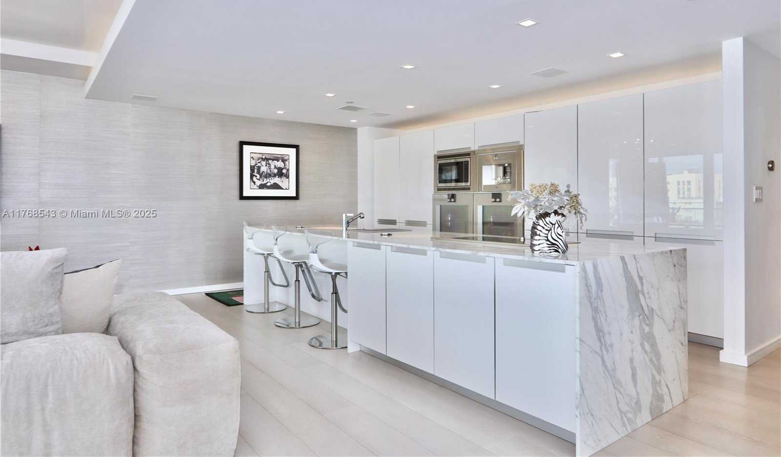 Small Image of 321 OCEAN DR #502, Miami Beach Number 8