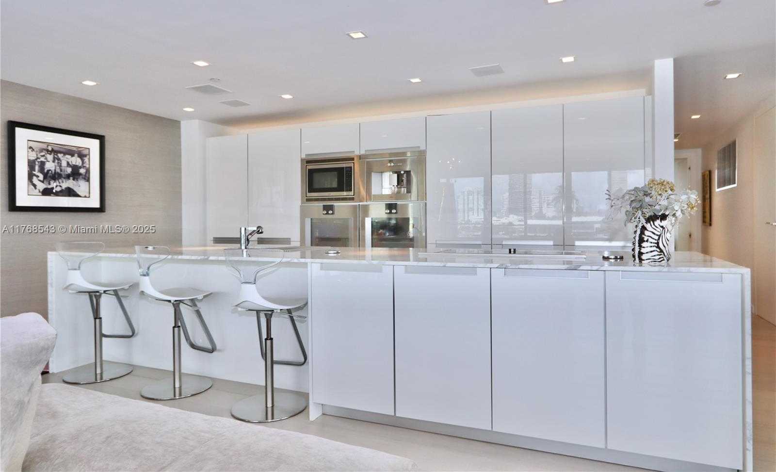 Small Image of 321 OCEAN DR #502, Miami Beach Number 9