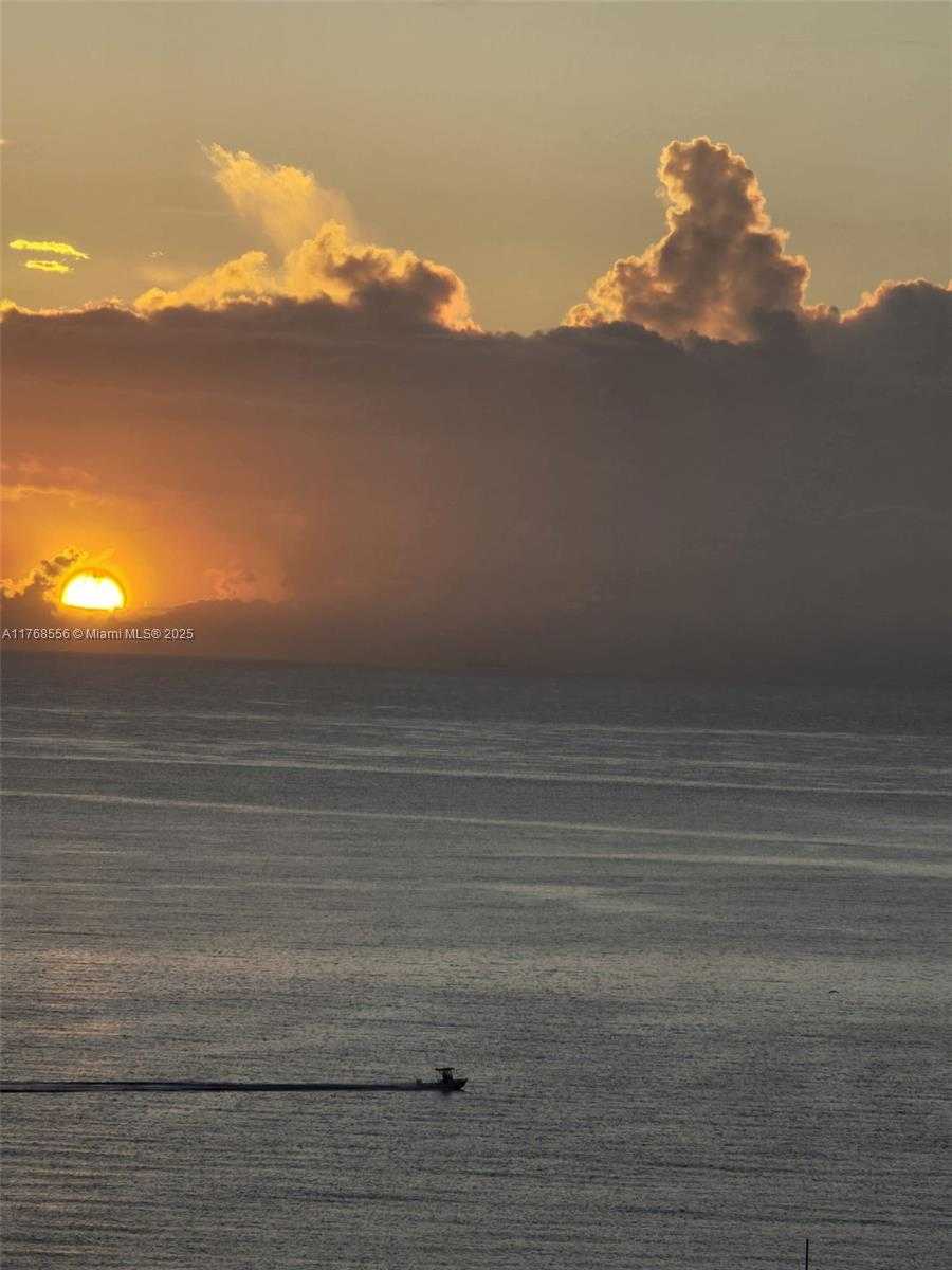 Small Image of 100 BAYVIEW DR #1905, Sunny Isles Beach Number 10