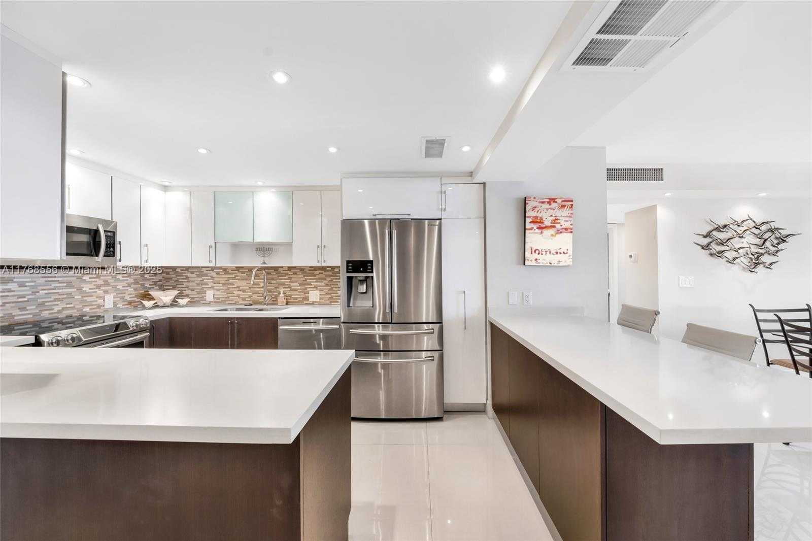 Small Image of 100 BAYVIEW DR #1905, Sunny Isles Beach Number 16