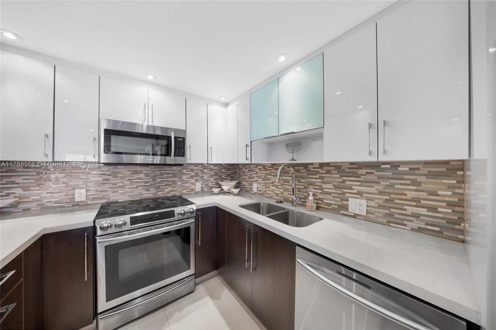 Small Image of 100 BAYVIEW DR #1905, Sunny Isles Beach Number 17