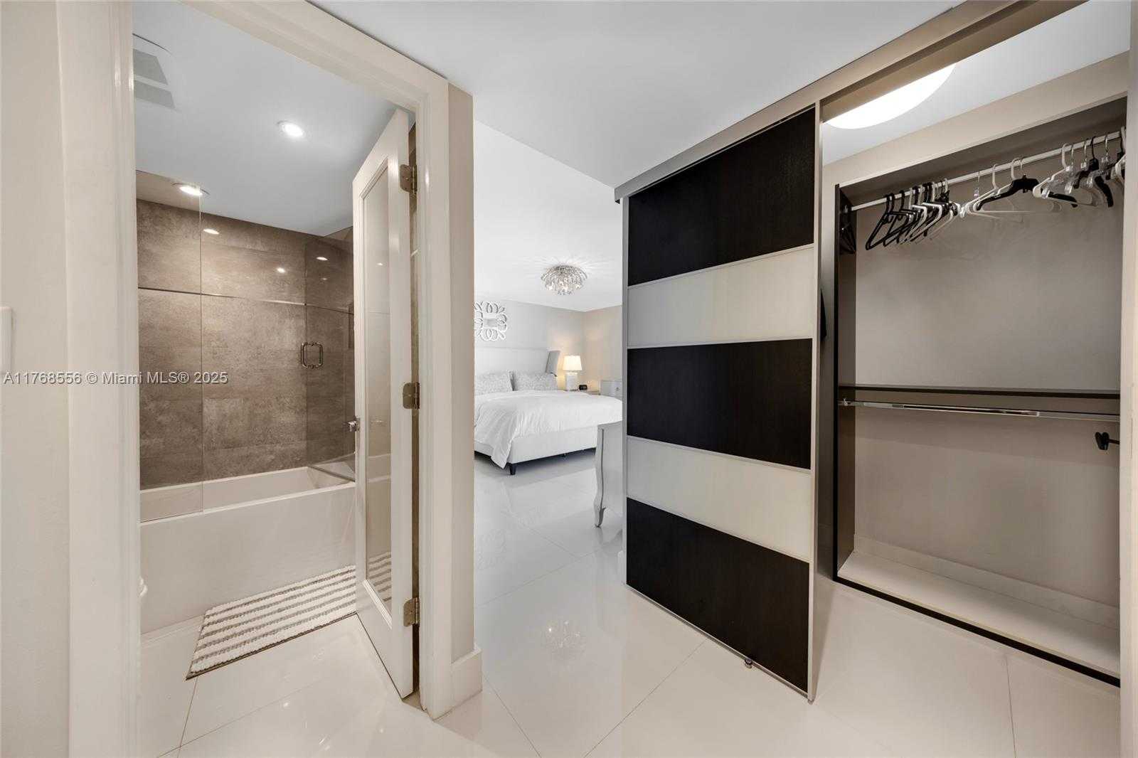 Small Image of 100 BAYVIEW DR #1905, Sunny Isles Beach Number 22