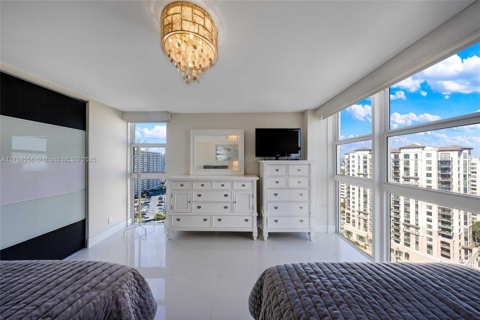Small Image of 100 BAYVIEW DR #1905, Sunny Isles Beach Number 25