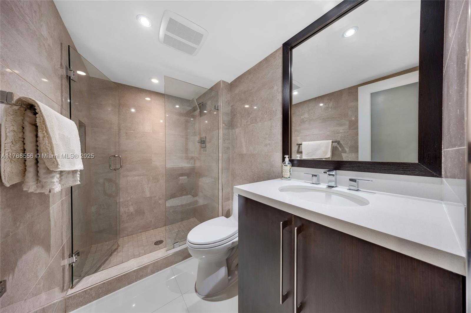Small Image of 100 BAYVIEW DR #1905, Sunny Isles Beach Number 27