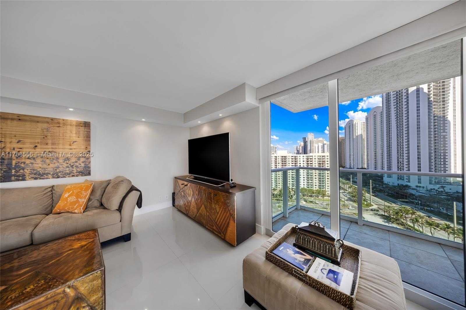 Small Image of 100 BAYVIEW DR #1905, Sunny Isles Beach Number 3