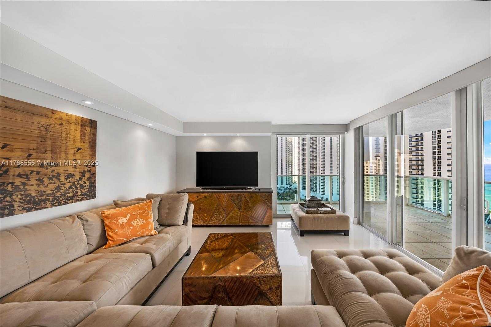 Small Image of 100 BAYVIEW DR #1905, Sunny Isles Beach Number 4