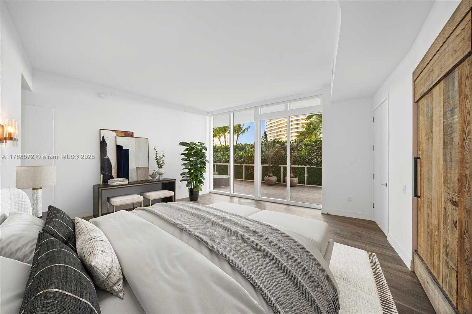 Small Image of 450 Alton Rd, Miami Beach, FL 33139, USA Number 12