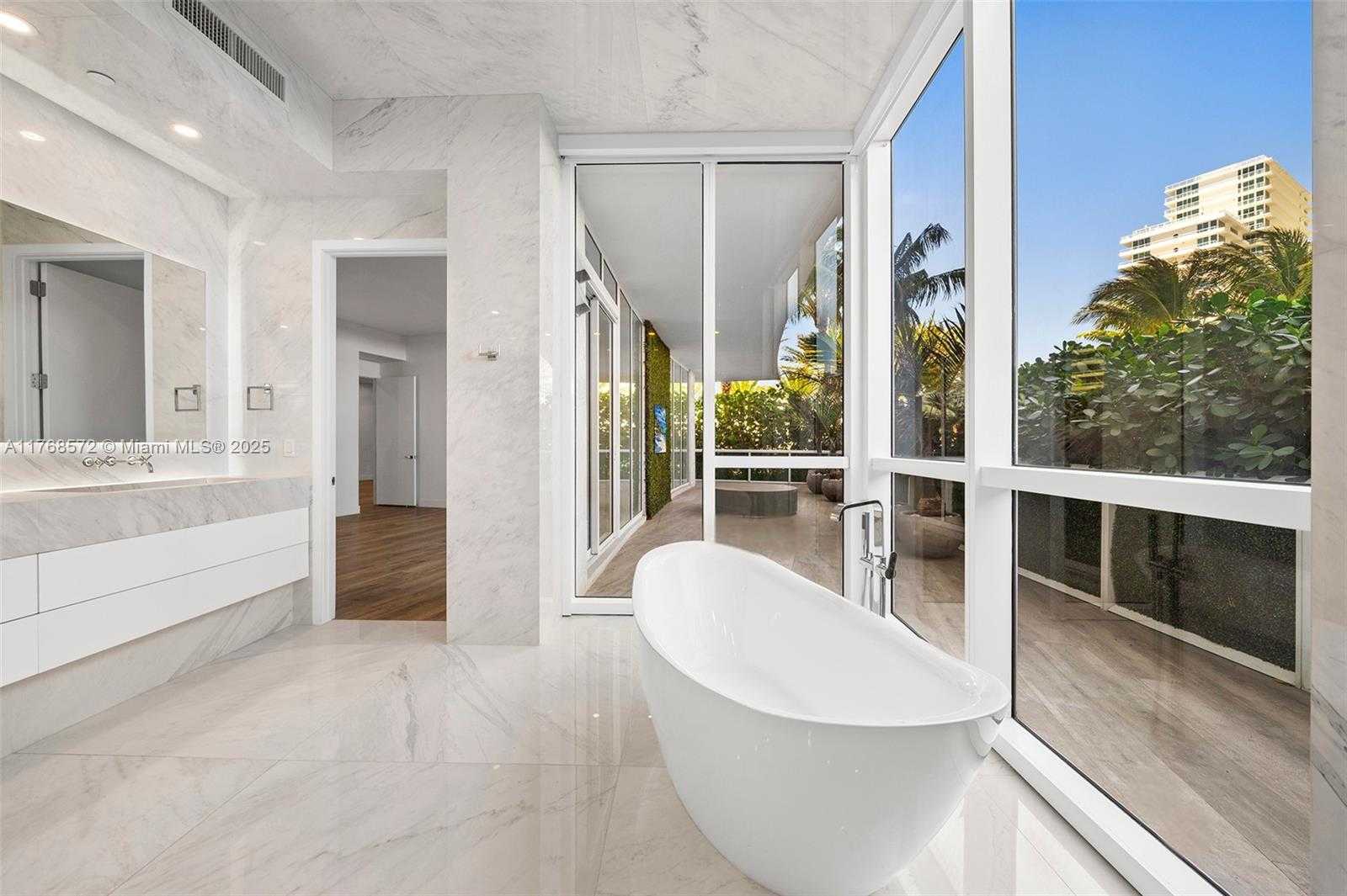 Small Image of 450 Alton Rd, Miami Beach, FL 33139, USA Number 14