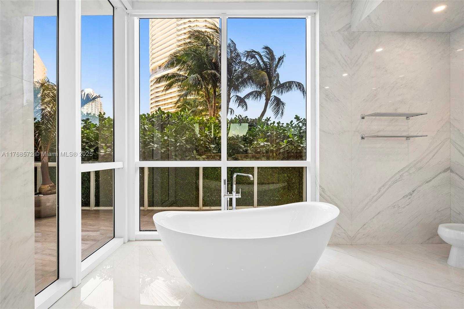 Small Image of 450 Alton Rd, Miami Beach, FL 33139, USA Number 17