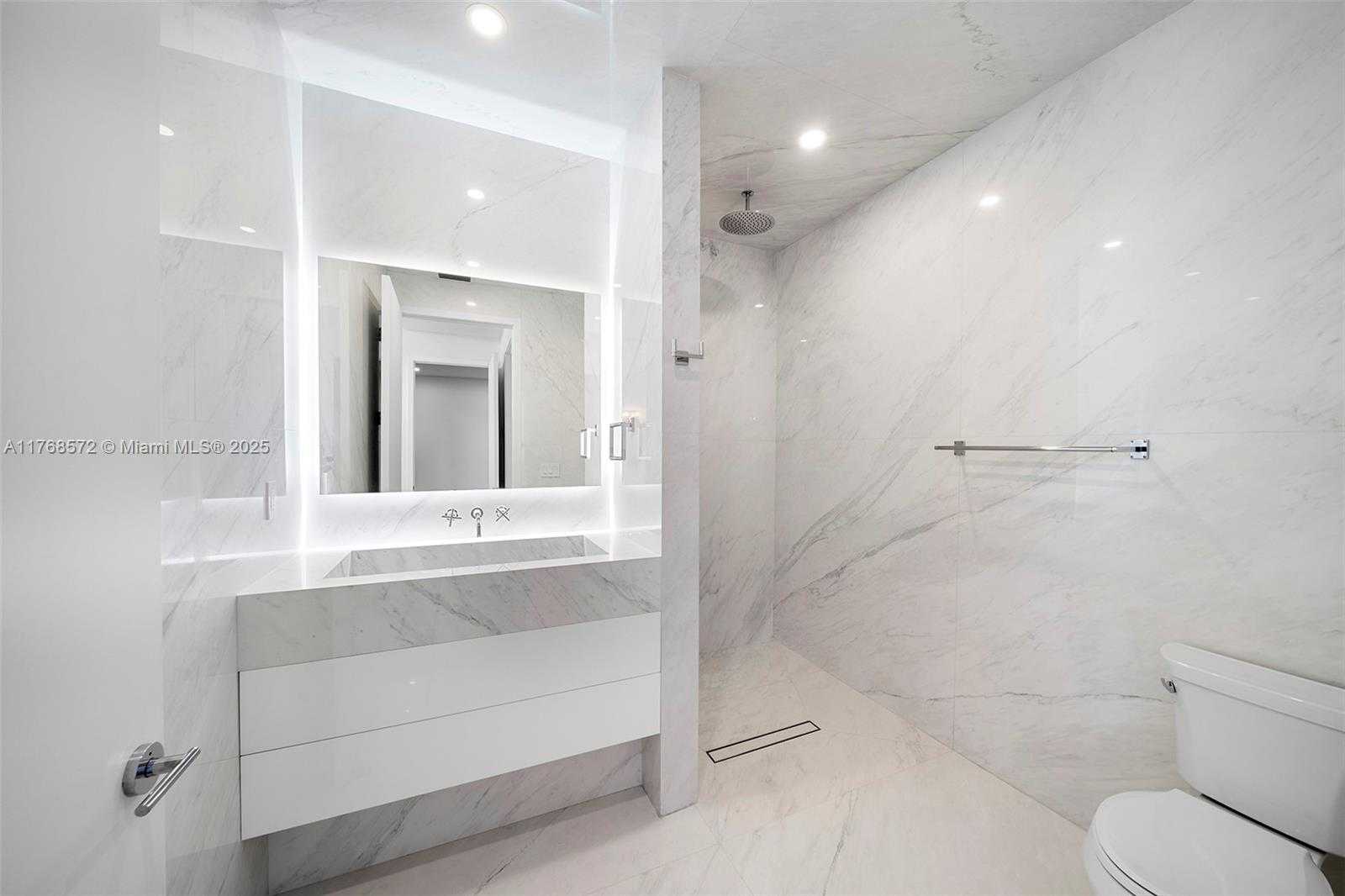 Small Image of 450 Alton Rd, Miami Beach, FL 33139, USA Number 21