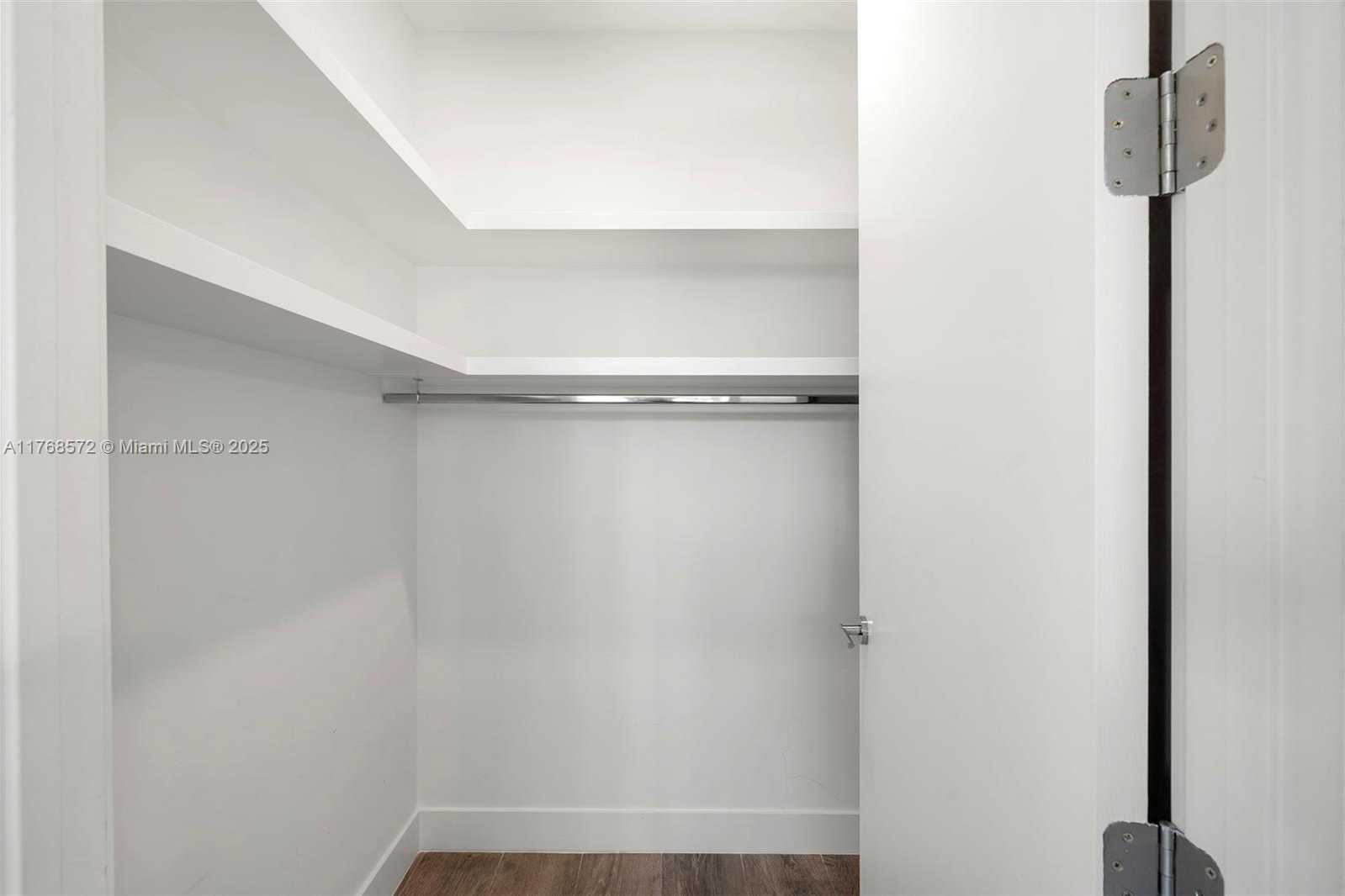 Small Image of 450 Alton Rd, Miami Beach, FL 33139, USA Number 22