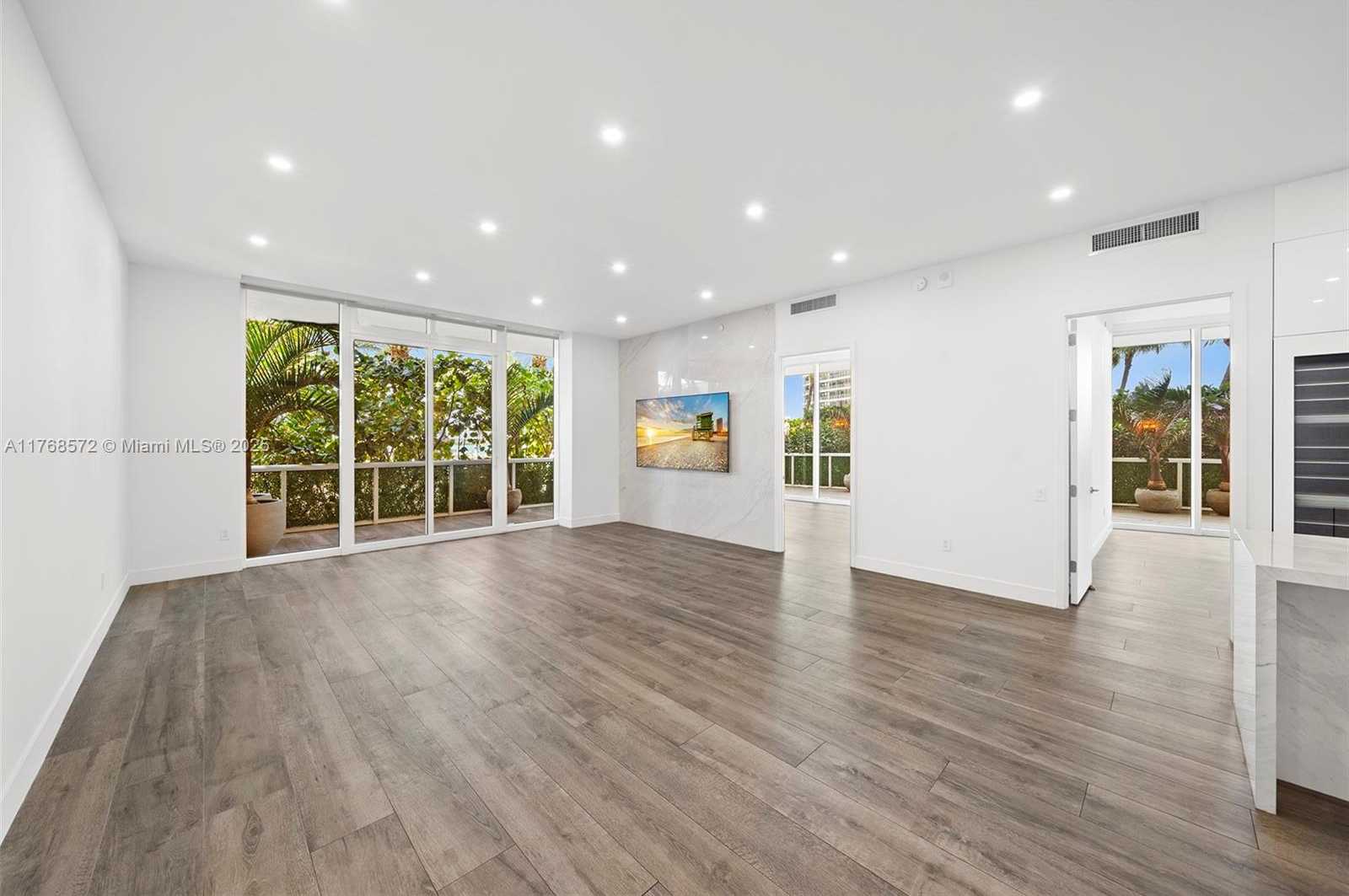 Small Image of 450 Alton Rd, Miami Beach, FL 33139, USA Number 30