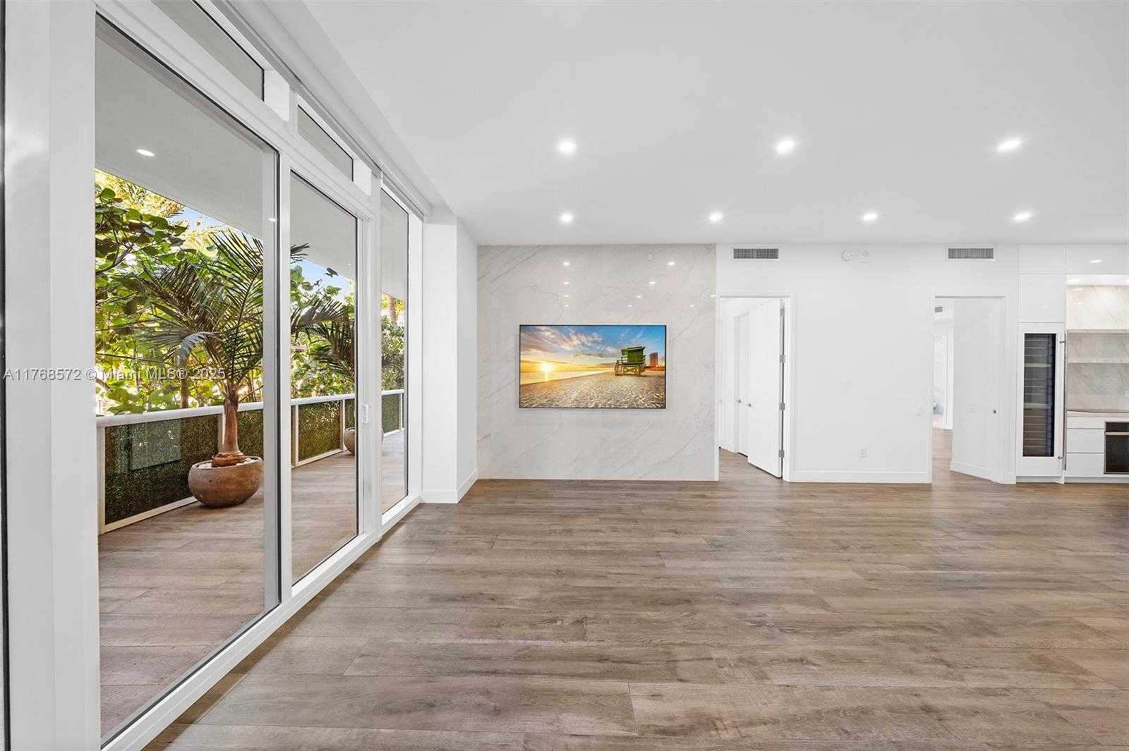 Small Image of 450 Alton Rd, Miami Beach, FL 33139, USA Number 31