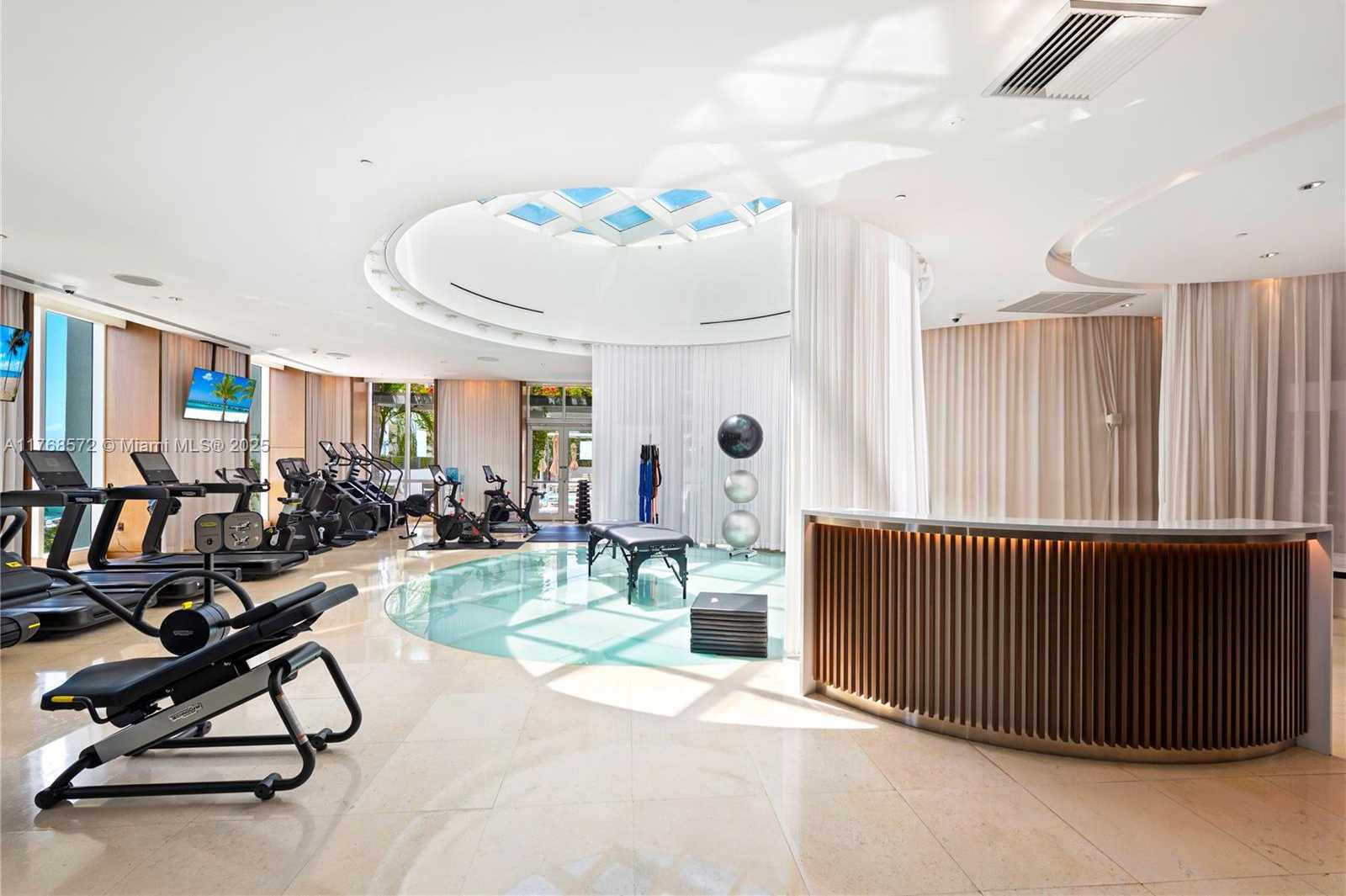 Small Image of 450 Alton Rd, Miami Beach, FL 33139, USA Number 43