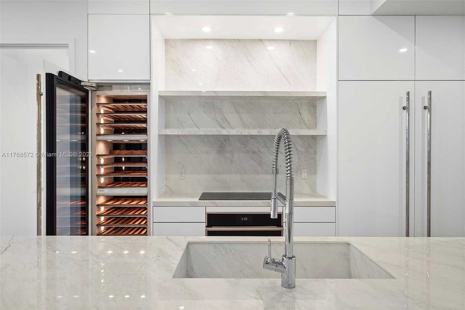 Small Image of 450 Alton Rd, Miami Beach, FL 33139, USA Number 8