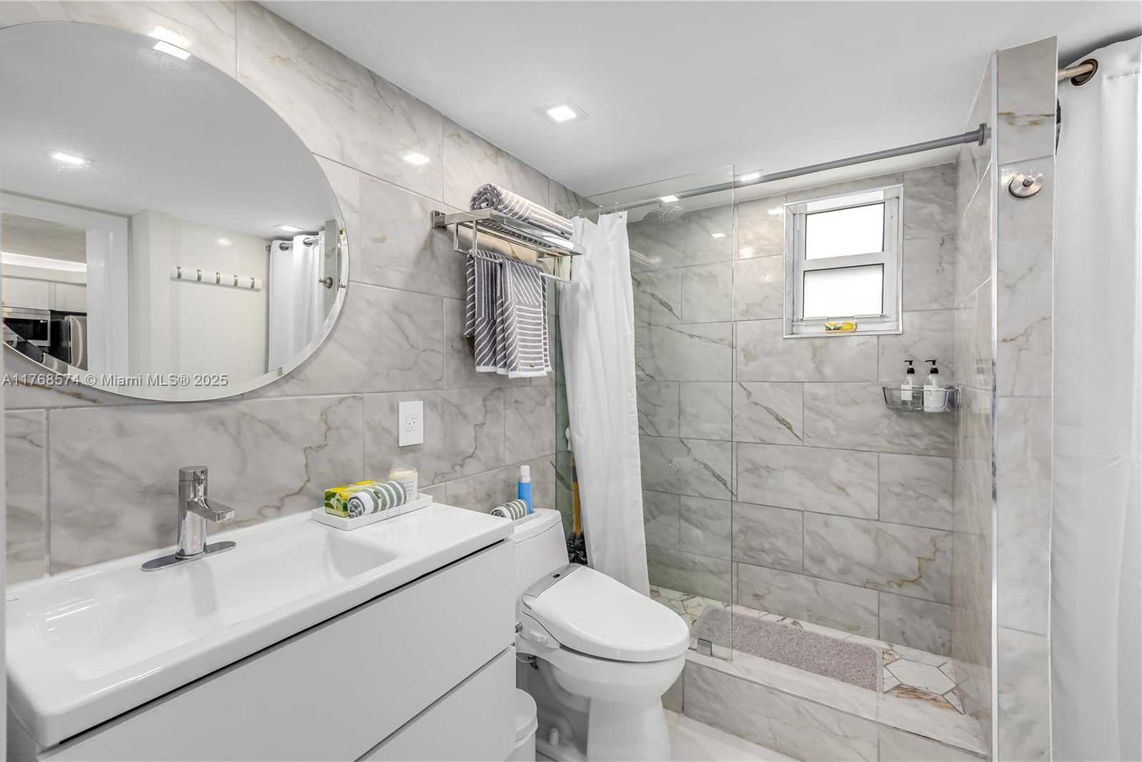 Small Image of 465 OCEAN DR #315, Miami Beach Number 10
