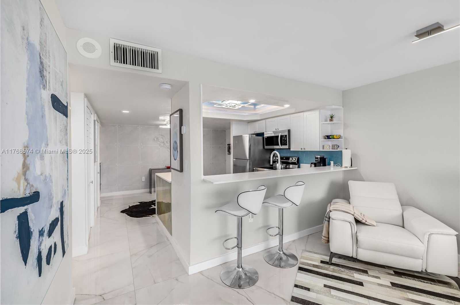 Small Image of 465 OCEAN DR #315, Miami Beach Number 12