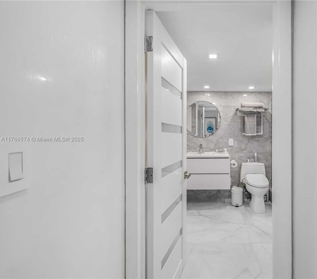 Small Image of 465 OCEAN DR #315, Miami Beach Number 17