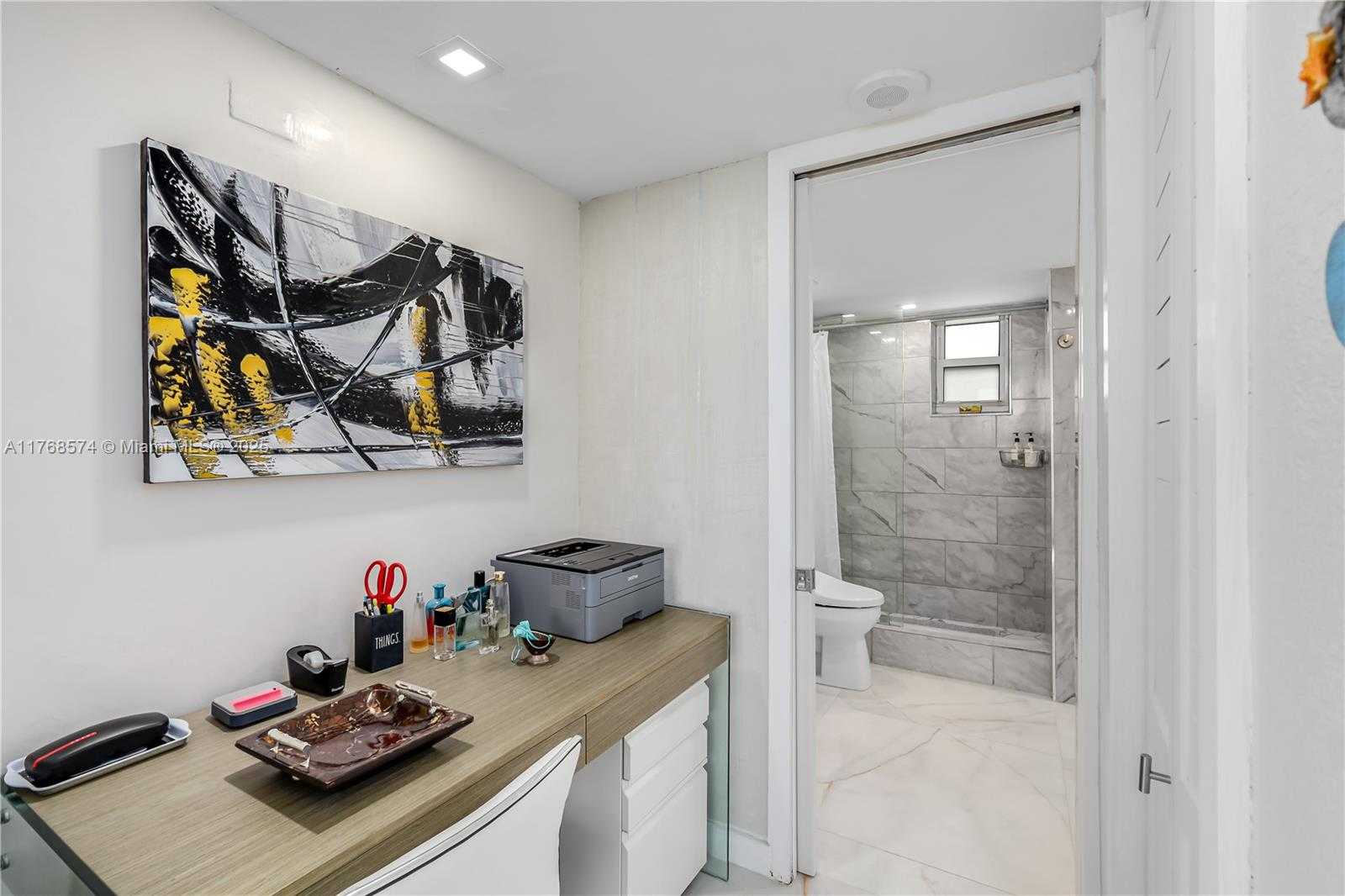 Small Image of 465 OCEAN DR #315, Miami Beach Number 9