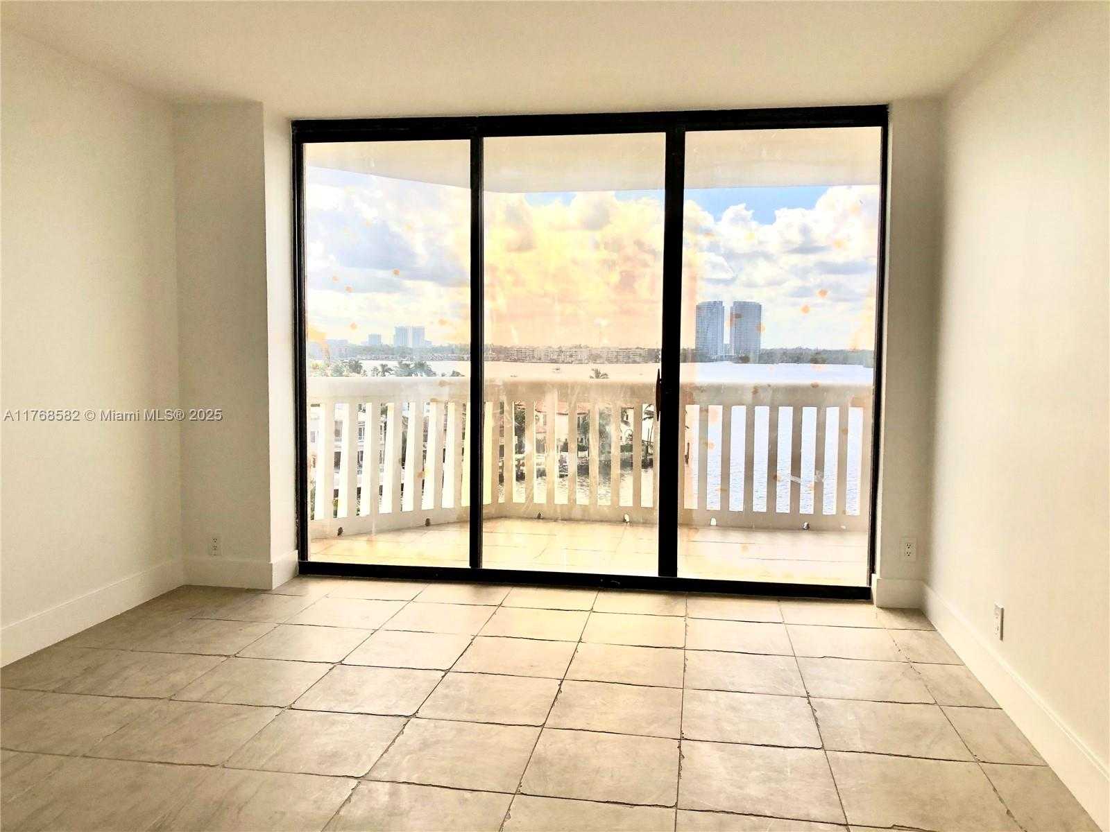 Small Image of 1000 WEST ISLAND BLVD #712, Aventura Number 12