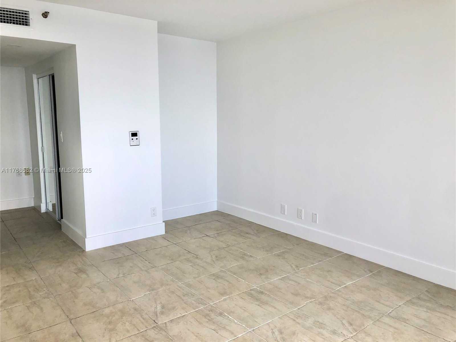 Small Image of 1000 WEST ISLAND BLVD #712, Aventura Number 13