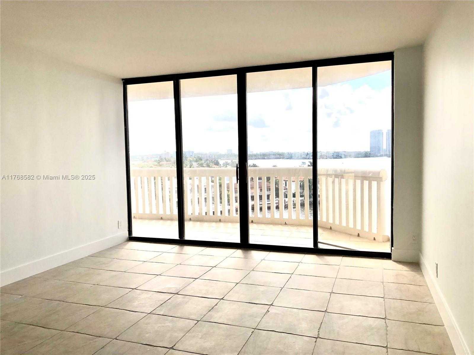 Small Image of 1000 WEST ISLAND BLVD #712, Aventura Number 14